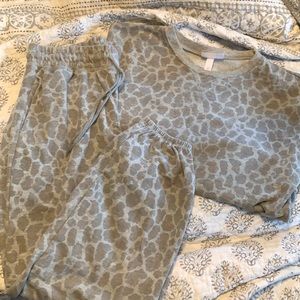 Women’s leopard print  cropped top  sweatsuit